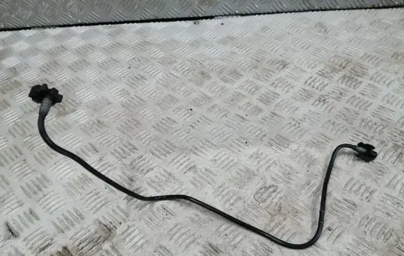 Engine coolant pipe/hose