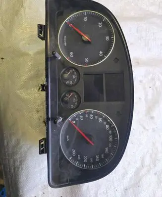 Volkswagen Touran I Speedometer (instrument cluster) 1T0920862F V0003000 VWZ7Z0E2905639