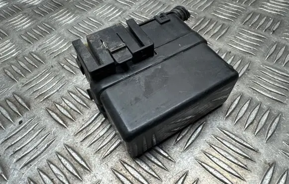 Nissan Qashqai Relay mounting block 