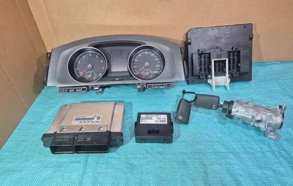 Volkswagen Golf VII Engine ECU kit and lock set 5G0920861 5Q0907530L 04E907309A