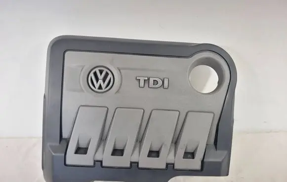 Volkswagen PASSAT B7 Engine cover (trim) 03L103925R