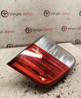 Toyota Avensis T270 Tailgate rear/tail lights 15478 0530 R1Y02