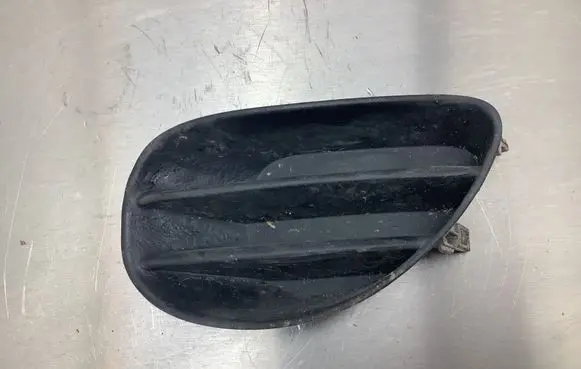 Toyota Yaris Front fog light trim/grill 814820D020
