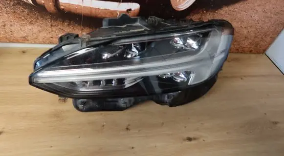 Volvo S90, V90 Headlight/headlamp 32228316