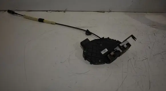 Volvo XC60 Front door lock 30799309