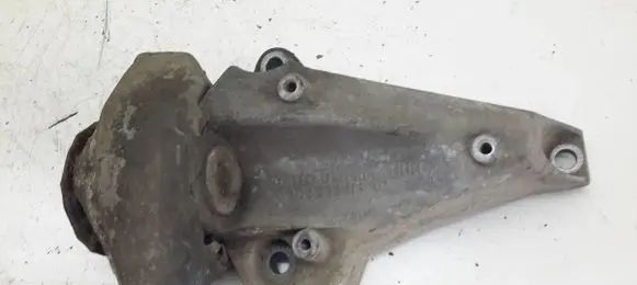 Volkswagen PASSAT B5 Engine mounting bracket 8D0399113AC