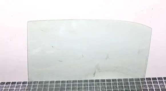 Toyota Avensis T270 Rear door window glass