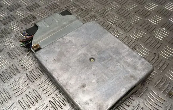 Ford Focus Engine control unit/module 98AB12A532AF 1M5FAC OFW1