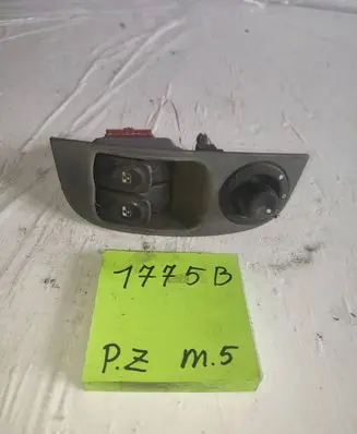 Renault Megane I Wing mirror switch 7700429992F