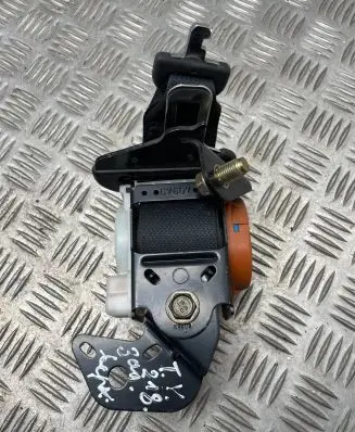 Middle seatbelt (rear)
