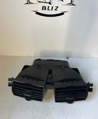 Mercedes-Benz A W168 Dash center air vent grill 1688300054