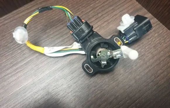 Toyota Avensis T250 Acceleration sensor 8222305060