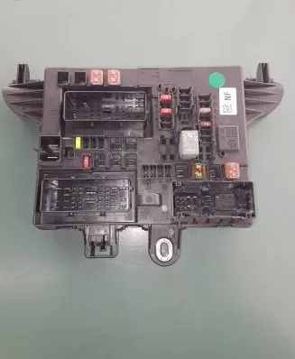 Opel Insignia A Fuse module 13277322