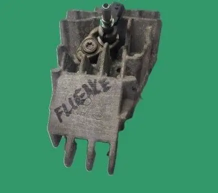 Engine mounting bracket
