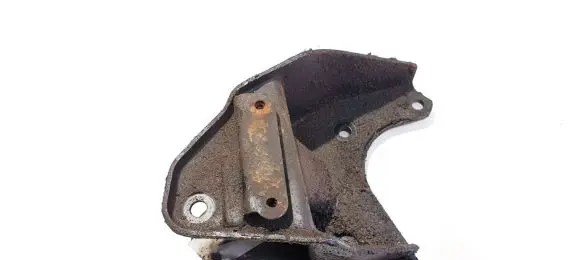 Volvo S40, V40 Engine mounting bracket