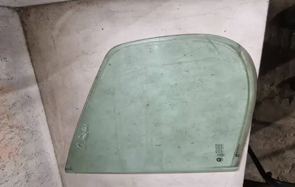 Renault Trafic II (X83) Front door vent window glass four-door 