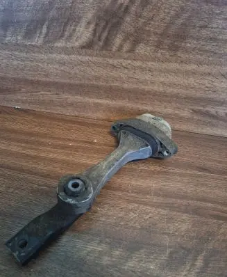 Audi A3 S3 8L Engine mount bracket