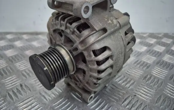 Mercedes-Benz E W212 Generator/alternator A0009067902 2617417A 213039312