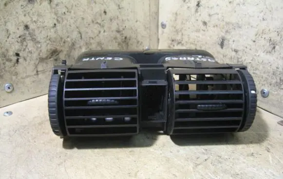 Opel Astra G Dash center air vent grill