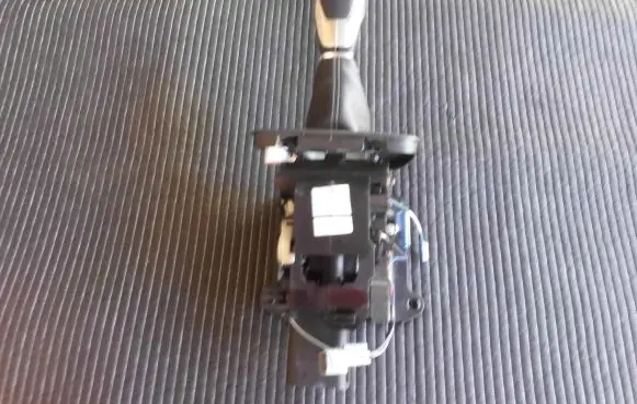 Ford Kuga I Gear shifter/selector G646-A