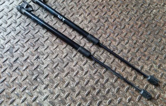 Volkswagen Scirocco Tailgate/trunk strut/damper 1K8827550A