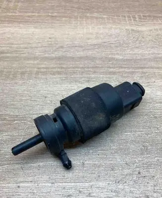 Volkswagen PASSAT B6 Windscreen/windshield washer pump 1J5955651 VD4