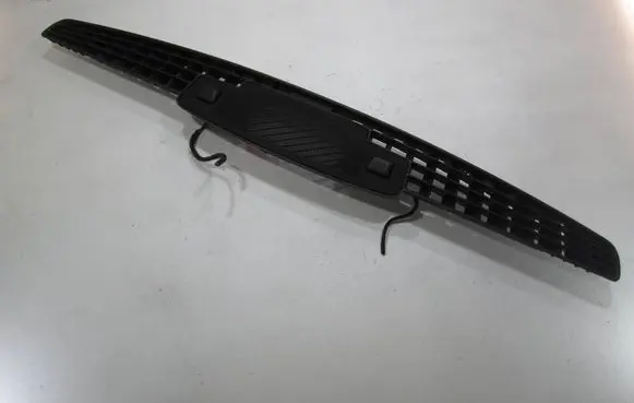 Audi A3 S3 8P Dashboard air vent grill cover trim 8P0819635 967616068 8HZ1909061
