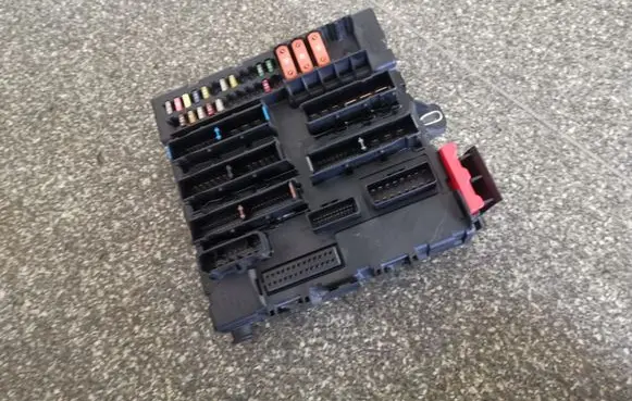 Opel Signum Fuse module 13112914 13112914AU
