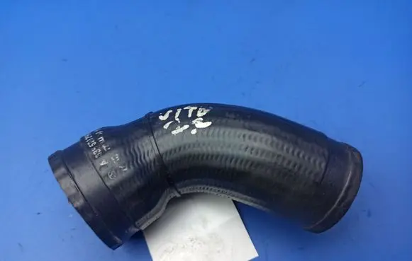 Mercedes-Benz Vito Viano W638 Intercooler hose/pipe A6385282982