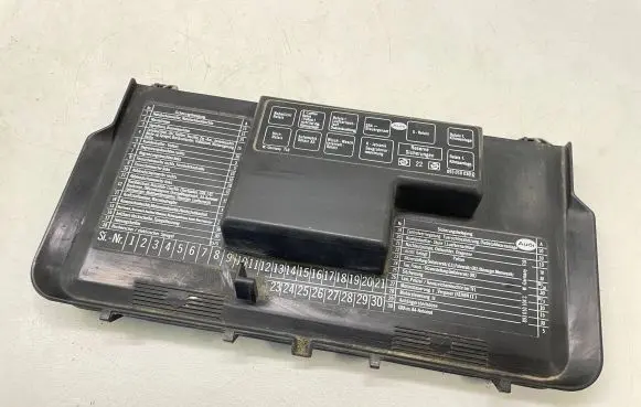 Audi 80 90 B3 Fuse box cover 893941801