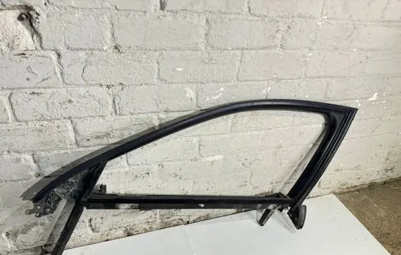 Audi A4 S4 B7 8E 8H Front door window/glass frame 8E0837629