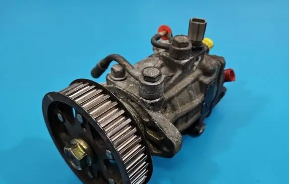 Toyota RAV 4 (XA20) Fuel injection high pressure pump 2210027010 IMPRK1577410