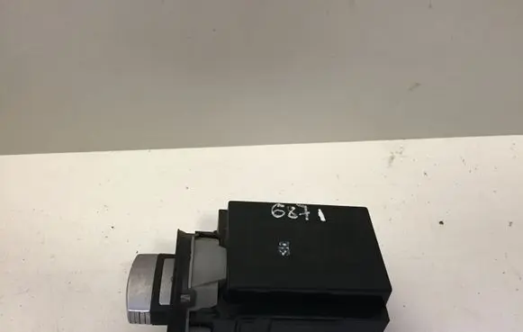 Volkswagen PASSAT B6 Ignition lock 3C0905843
