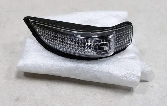 Toyota Yaris Mirror indicator light 817310D080