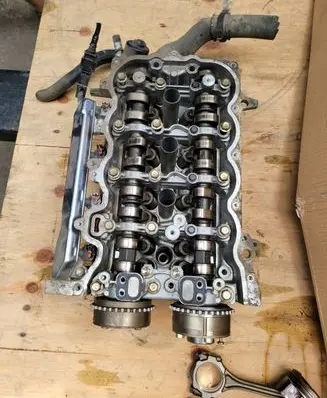 Toyota Yaris Engine head 