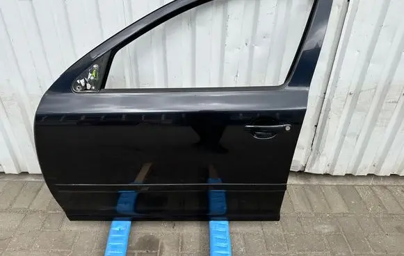 Skoda Octavia Mk2 (1Z) Front door