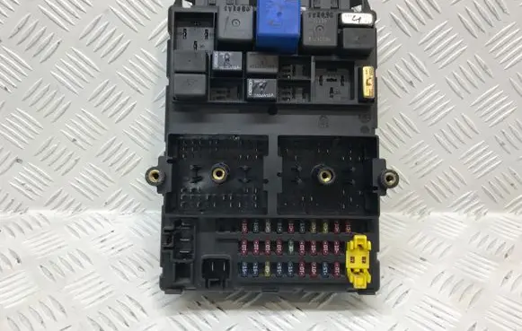 Jeep Grand Cherokee (WJ) Fuse module P56042944AF
