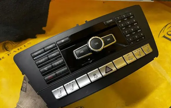 Mercedes-Benz GL X166 Radio/CD/DVD/GPS head unit A1669000109 A1668204910