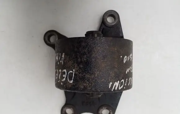 Mitsubishi Lancer Evolution Engine mounting bracket 