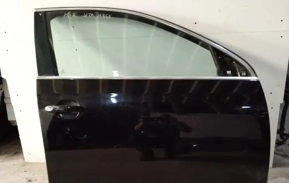 Volkswagen Jetta V Front door