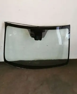 Toyota Avensis T270 Front windscreen/windshield window 