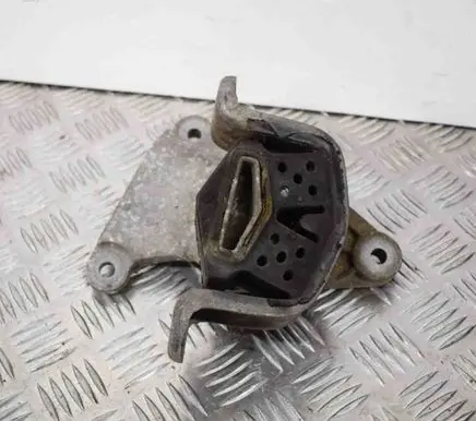 Volkswagen Transporter - Caravelle T5 Engine mount bracket