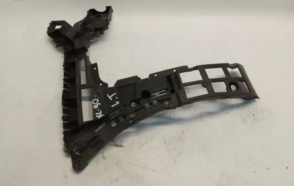 Rear bumper mounting bracket