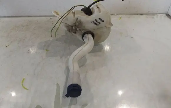 Windshield washer fluid reservoir/tank