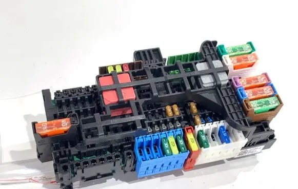 Mercedes-Benz GLE W167 Fuse box set A1679063103