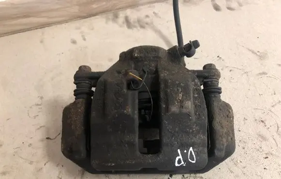 Mercedes-Benz C W203 Front brake caliper