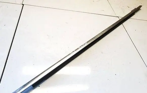 Ford C-MAX II Front door glass trim molding 