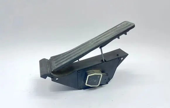 Mercedes-Benz E W212 Accelerator throttle pedal A4513000000 0345 200115
