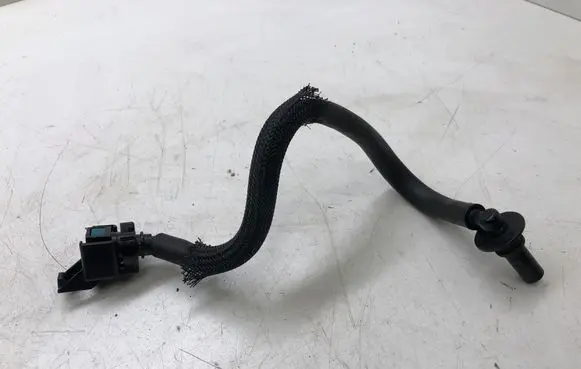 Toyota Avensis T270 Fuel line/pipe/hose 
