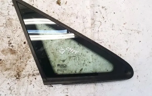 Opel Zafira A Front triangle window/glass 